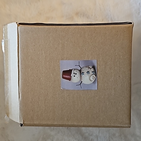 Baby Beach Resin Holiday Figure - Picture 5 of 5